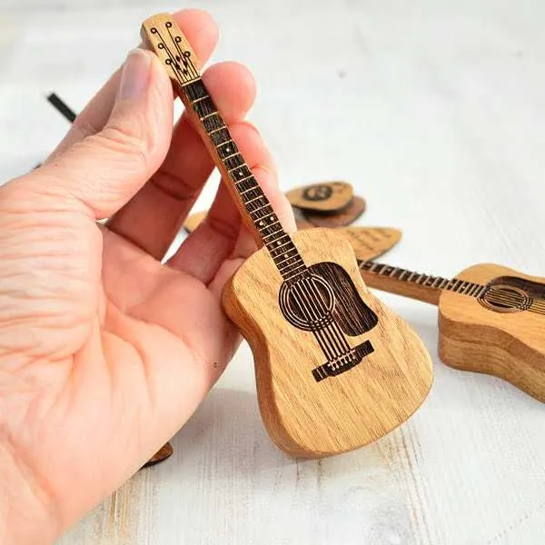 GUITWOOD-3831127656494-N-6__220626-bc5cc61c-ab83-40cd-beb9-723e87c2a2a1.webp