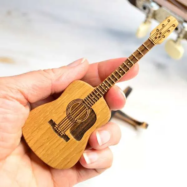 GUITWOOD-3831127656494-N-9__220626-ba7111f7-39b8-46d9-b1ef-f73bf582b976.webp